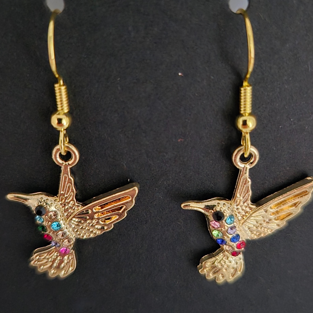 Kolibri mit bunten Steinen