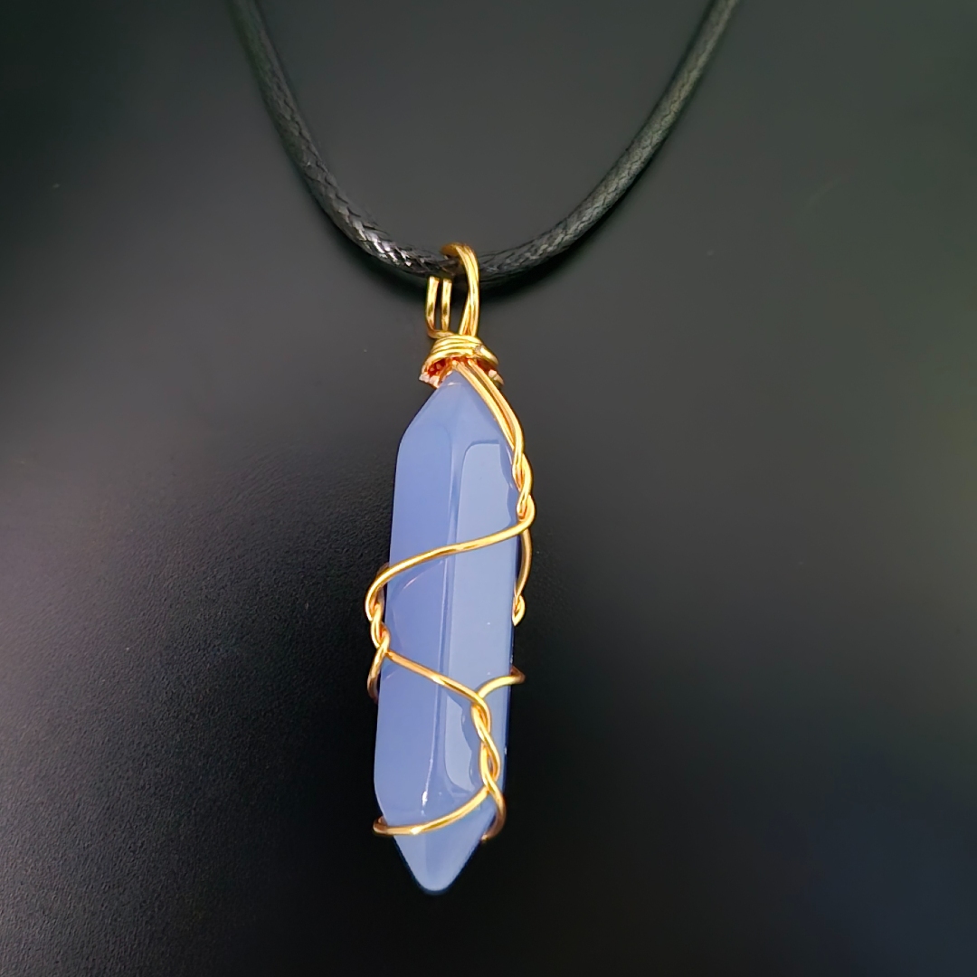 Kristall mit Draht Hellblau