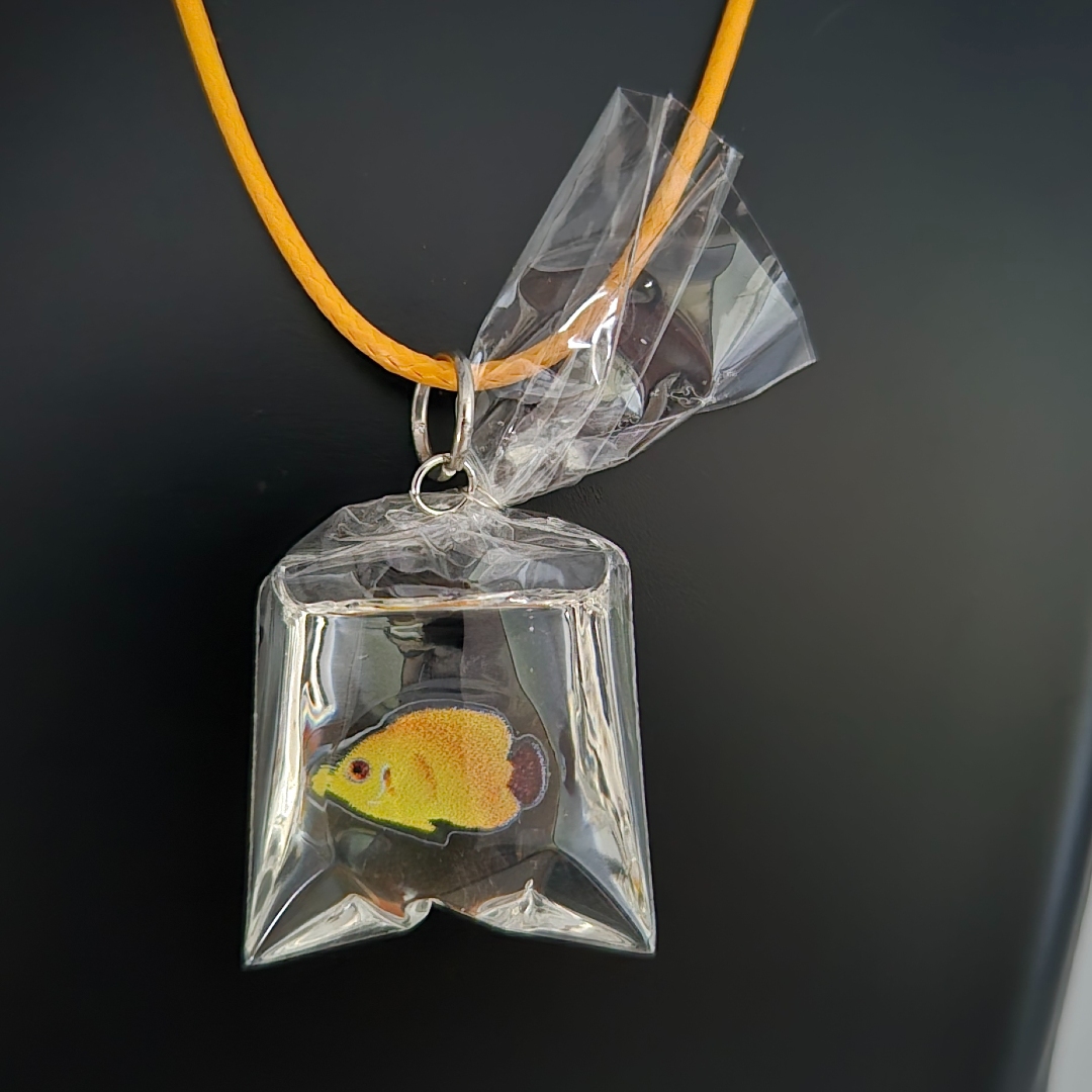 Fisch in Tüte Gelb-Braun