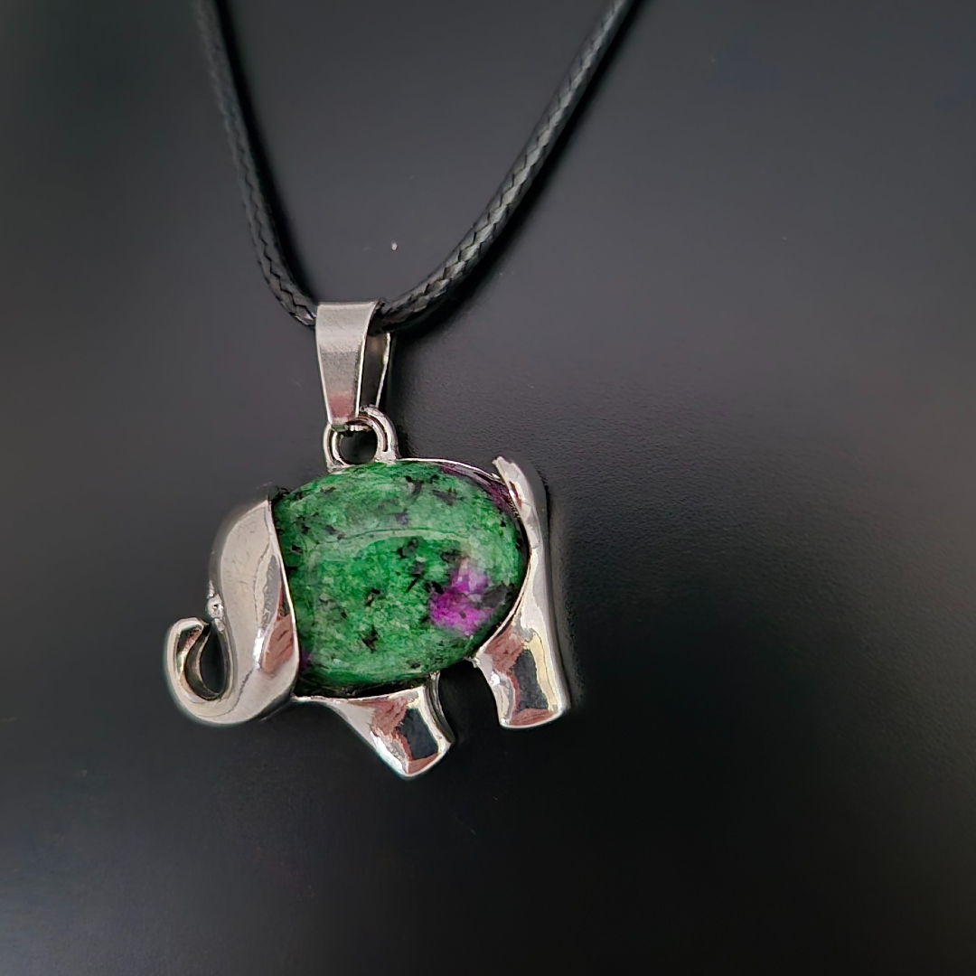 Elefant mit Naturstein Grün