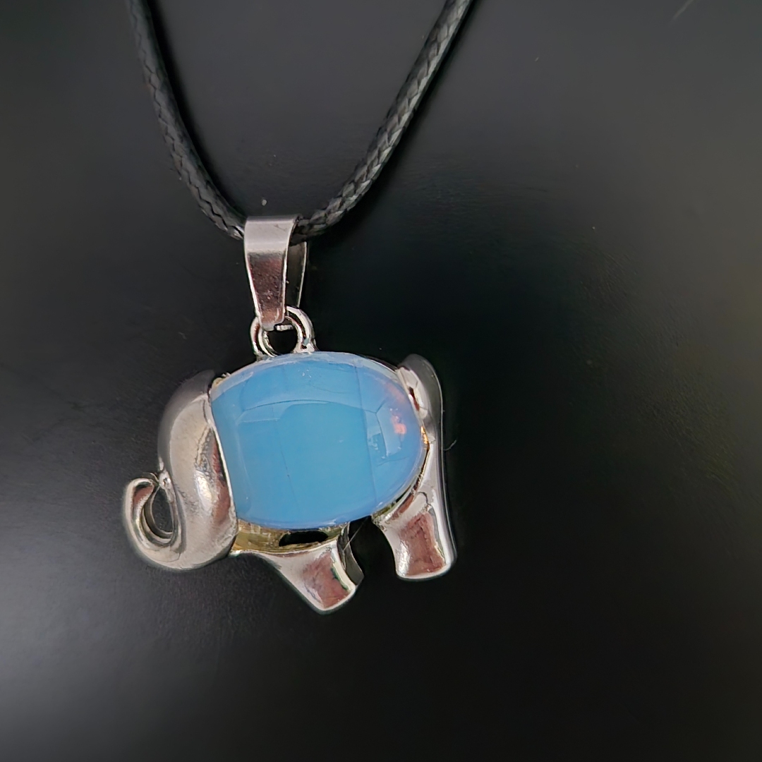 Elefant mit Naturstein Opal