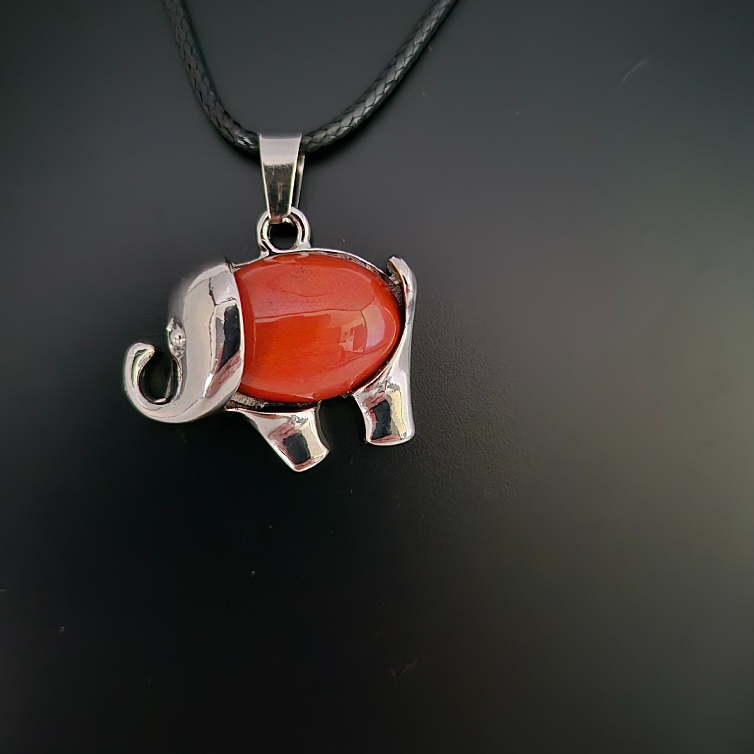Elefant mit Naturstein Rot
