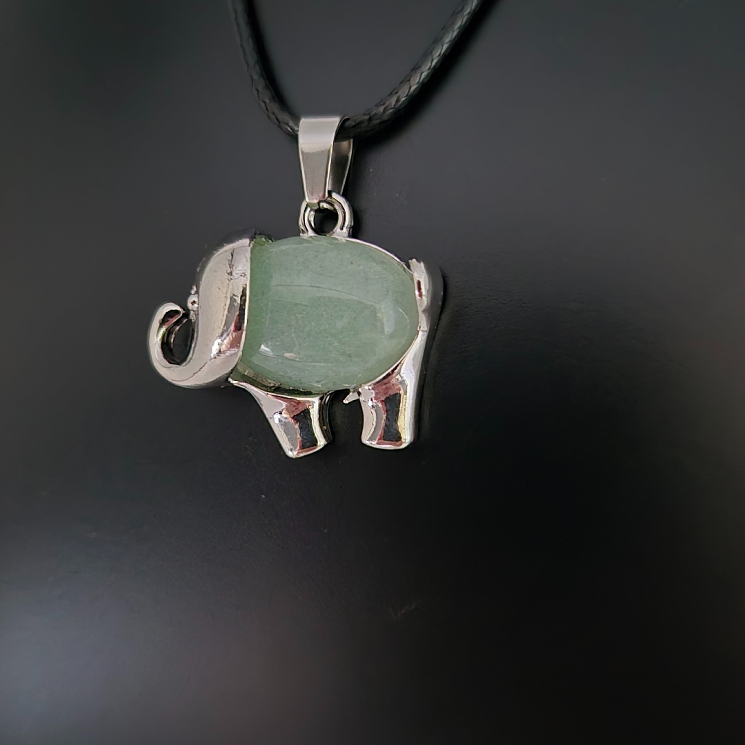 Elefant mit Naturstein Hellgrün