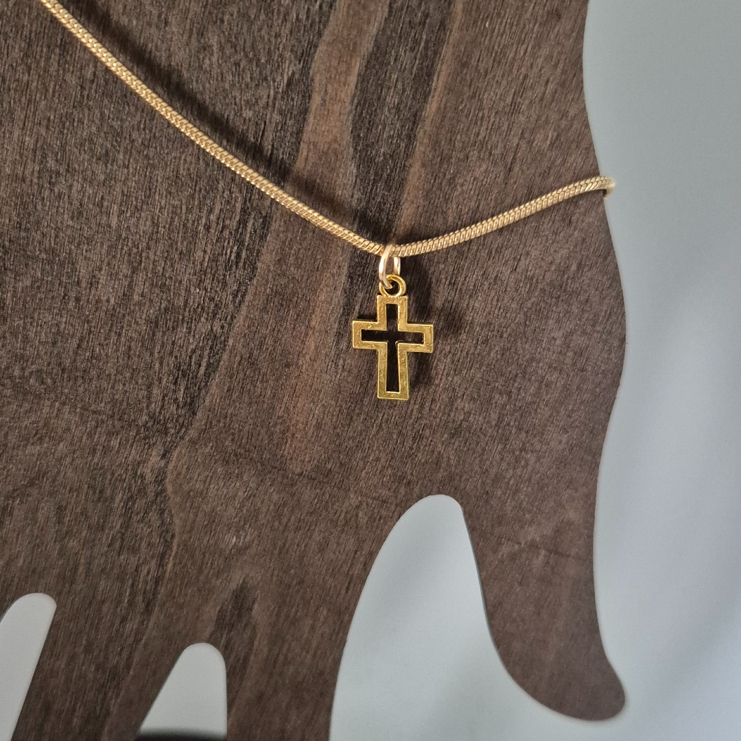 Armband mit einem Kreuz