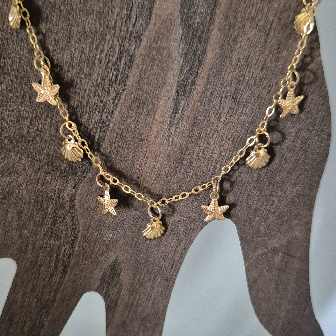 Armband mit kleinen  Anhängern