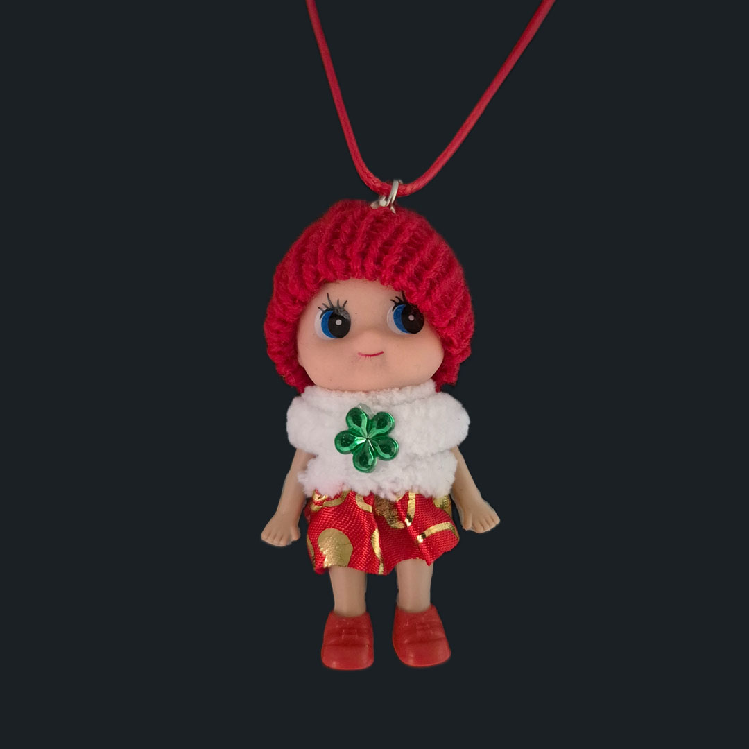 Puppe - Rotes Kleid - Grüne Blume