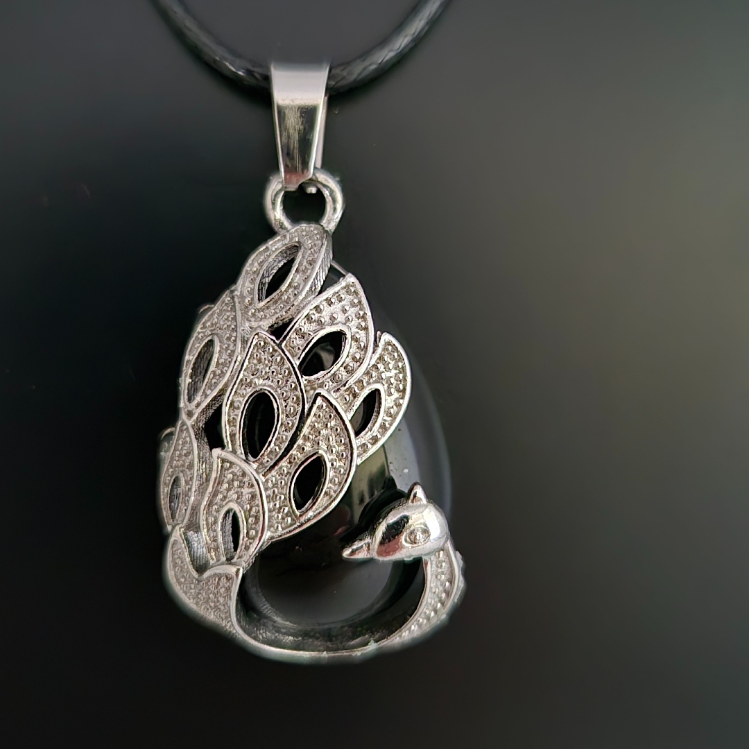 Pfau - Anhänger mit Stein in Schwarz