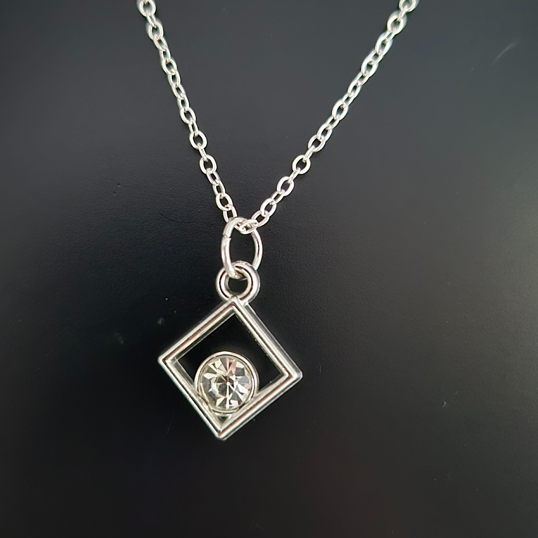 Edelstahlkette mit - Viereck und Stein