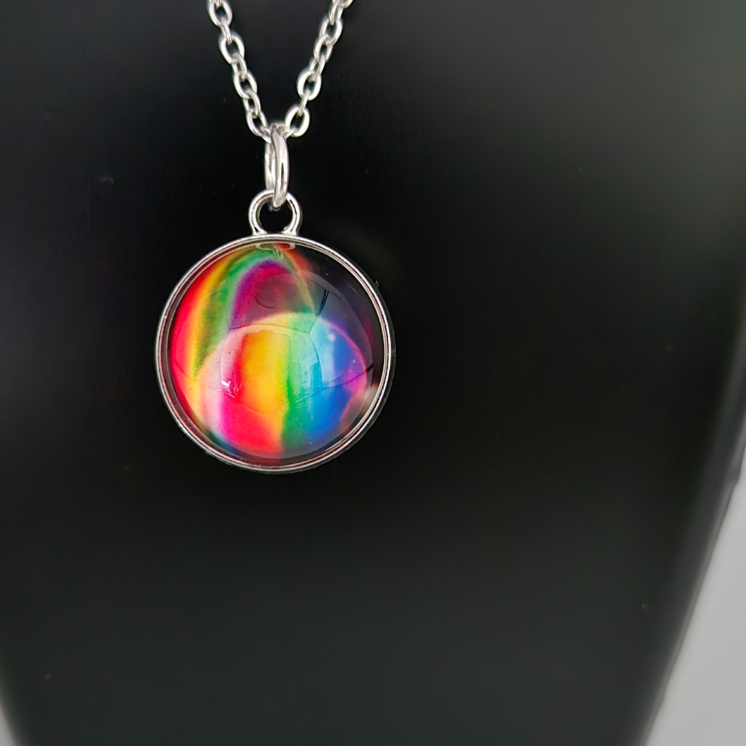 Edelstahlkette mit  Glasanhänger - Weltall - Regenbogen