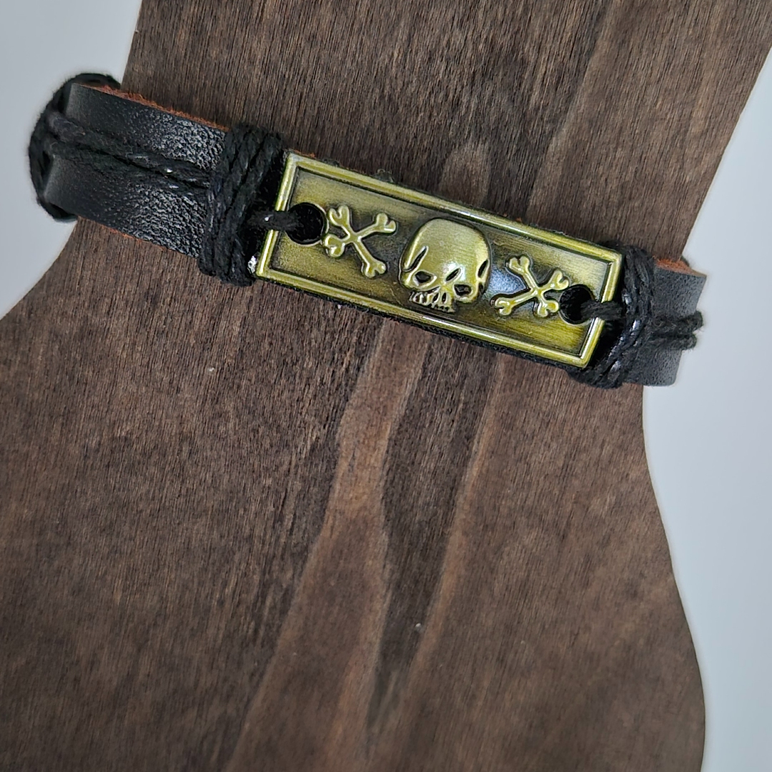 Lederarmband mit - Totenkopf
